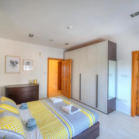 Bright And Spacious 3 Bedroom With Breathtaking Views - Goslm-5