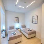 דירה Bright And Spacious 3 Bedroom With Breathtaking Views - Goslm-5 *