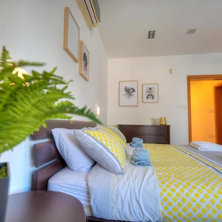Bright And Spacious 3 Bedroom With Breathtaking Views - Goslm-5 Apartman Sliema