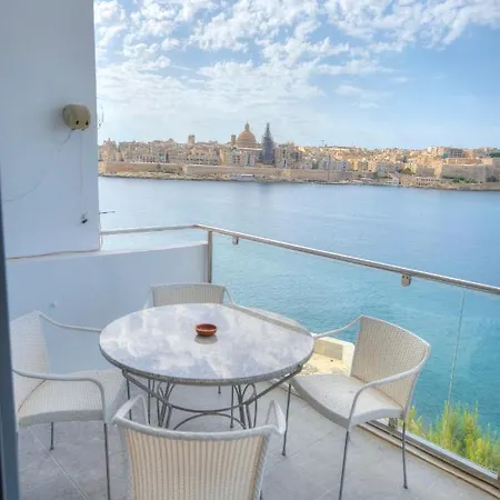 Bright And Spacious 3 Bedroom With Breathtaking Views - Goslm-5 * Sliema