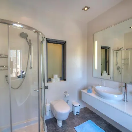 Bright And Spacious 3 Bedroom With Breathtaking Views - Goslm-5 Апартаменты