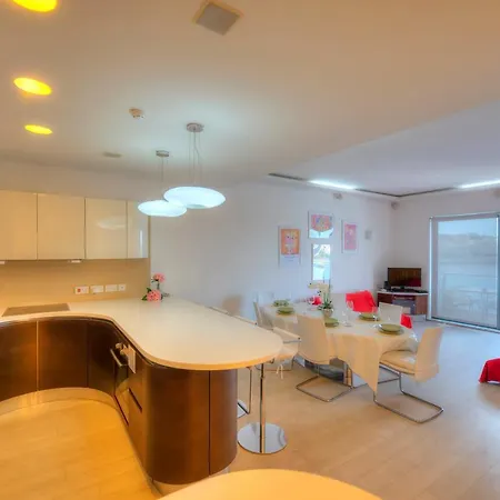 Apartmán Bright And Spacious 3 Bedroom With Breathtaking Views - Goslm-5 *