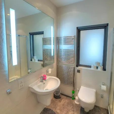 Bright And Spacious 3 Bedroom With Breathtaking Views - Goslm-5 * Sliema