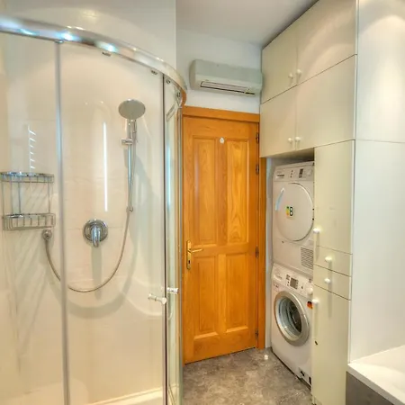 Bright And Spacious 3 Bedroom With Breathtaking Views - Goslm-5 아파트