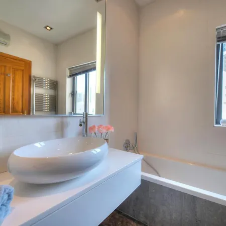 Bright And Spacious 3 Bedroom With Breathtaking Views - Goslm-5 Apartman Sliema