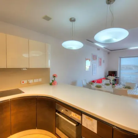 Bright And Spacious 3 Bedroom With Breathtaking Views - Goslm-5 * Sliema