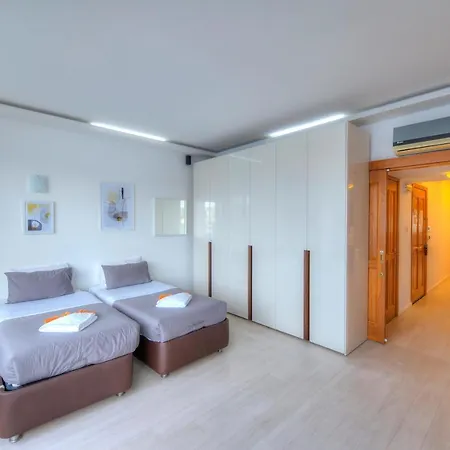 Апартаменты Bright And Spacious 3 Bedroom With Breathtaking Views - Goslm-5 Слима