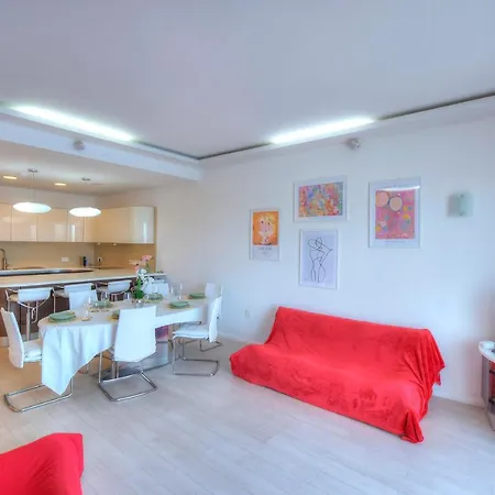 Bright And Spacious 3 Bedroom With Breathtaking Views - Goslm-5 *