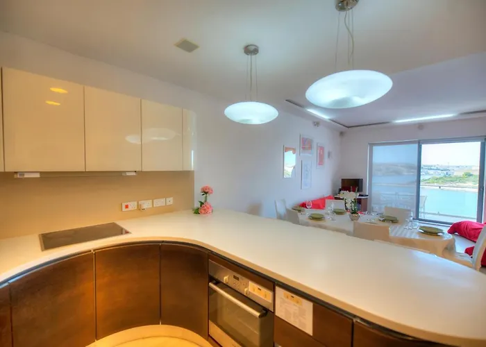 Bright And Spacious 3 Bedroom With Breathtaking Views - Goslm-5 * Sliema